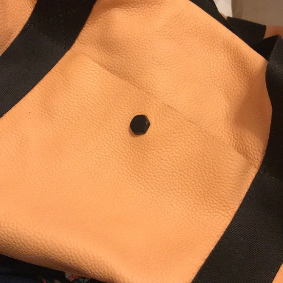 ”AMPERSAND AS APOSTROPHE” travel bag - Picture 5 of 10